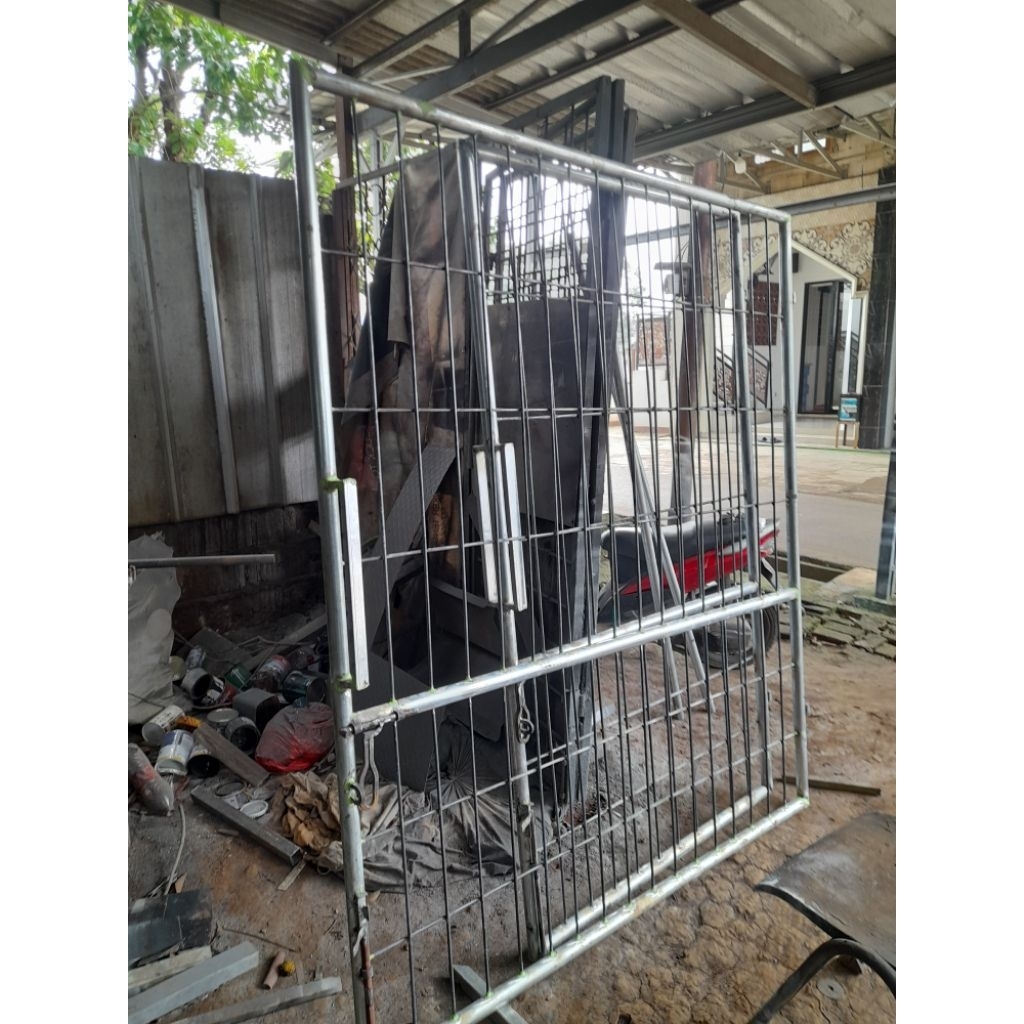 pagar kontrakan/pagar kebon/ pagar tanah kosong dsb