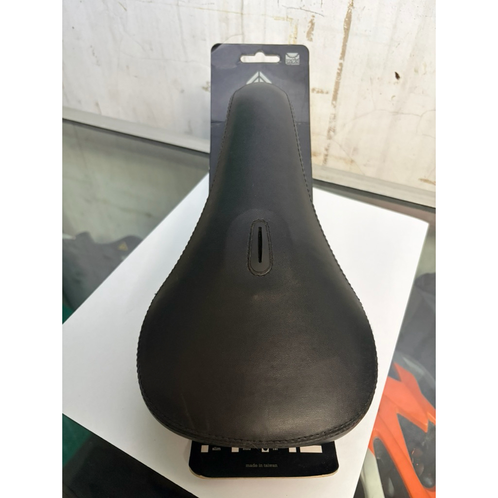 Eclat Pivotal Seat FAT