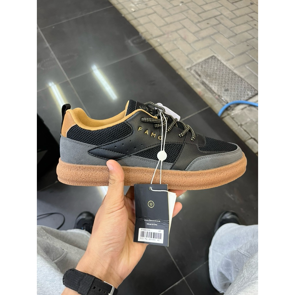 sepatu famo size 42