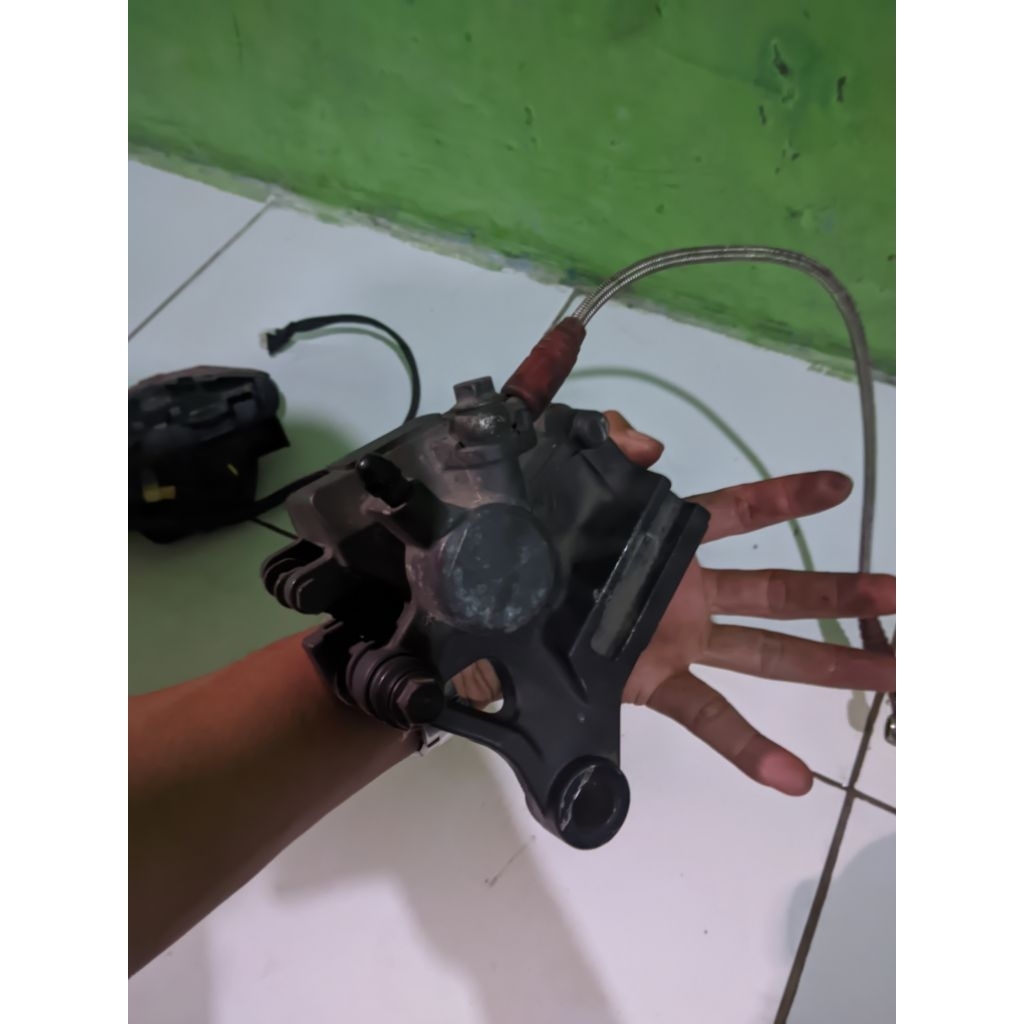 kaliper blakang orinal mt25/r25