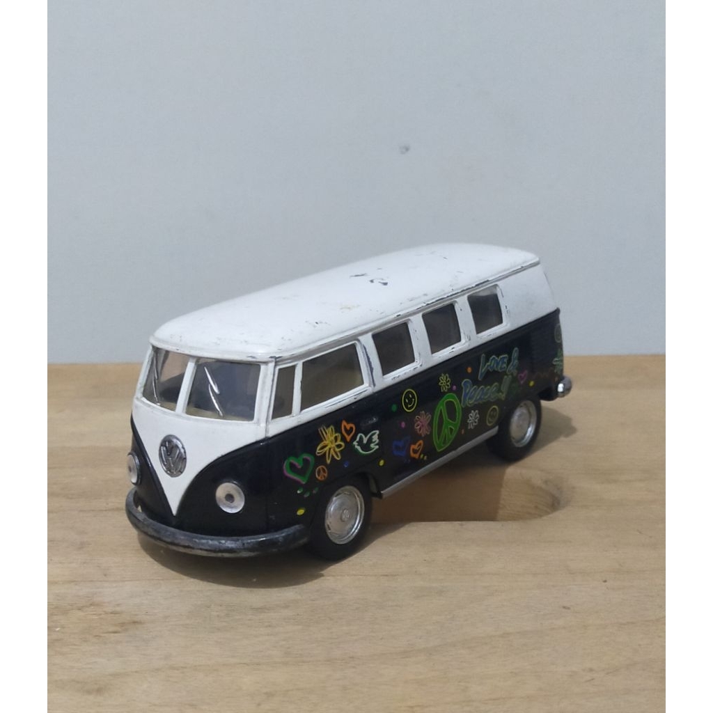 Diecast Kinsmart VW Volkswagen Classic Bus 1962
