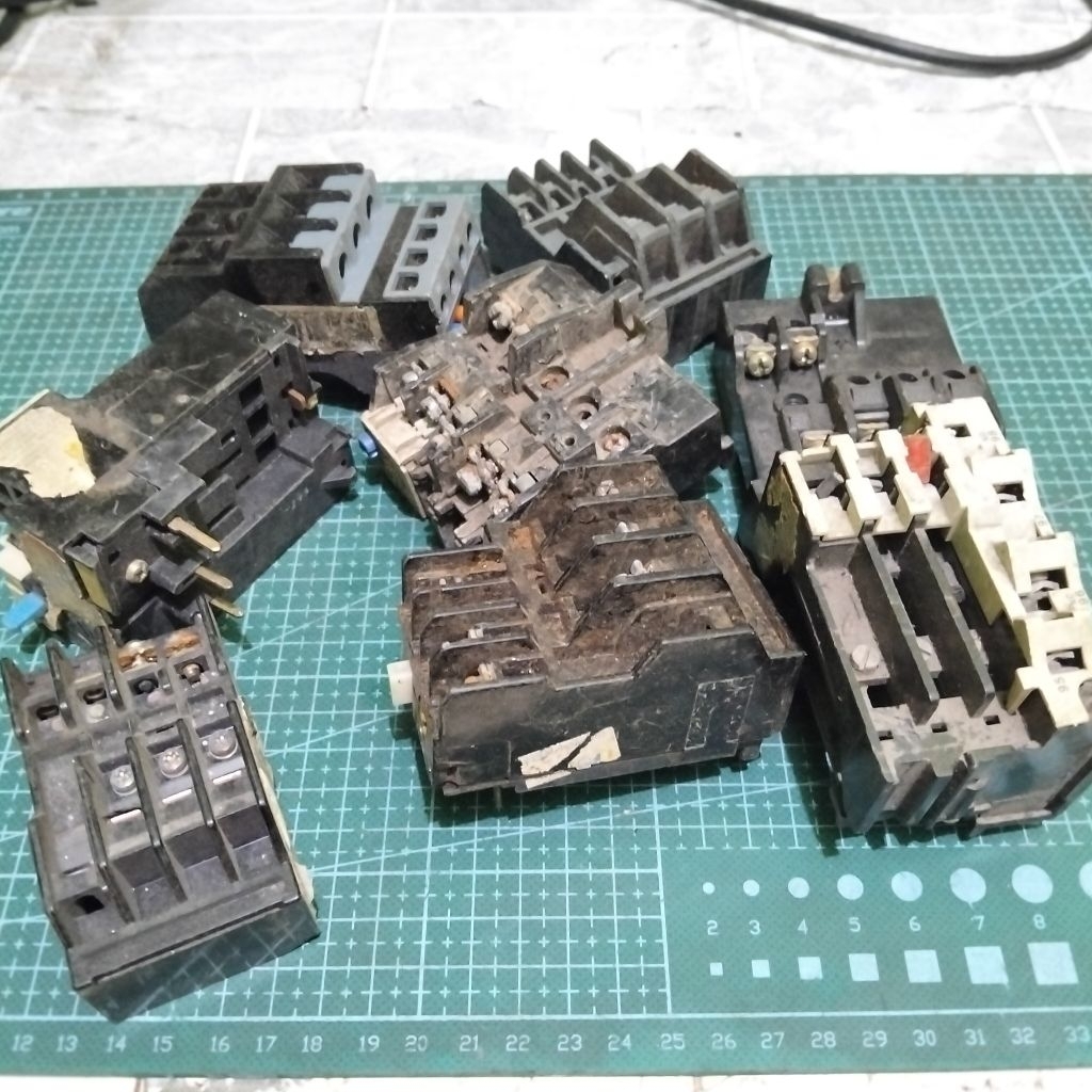 Jual Kiloan Borongan Kontaktor & Relay Listrik Bekas Rusak Sparepart Panel Industri
