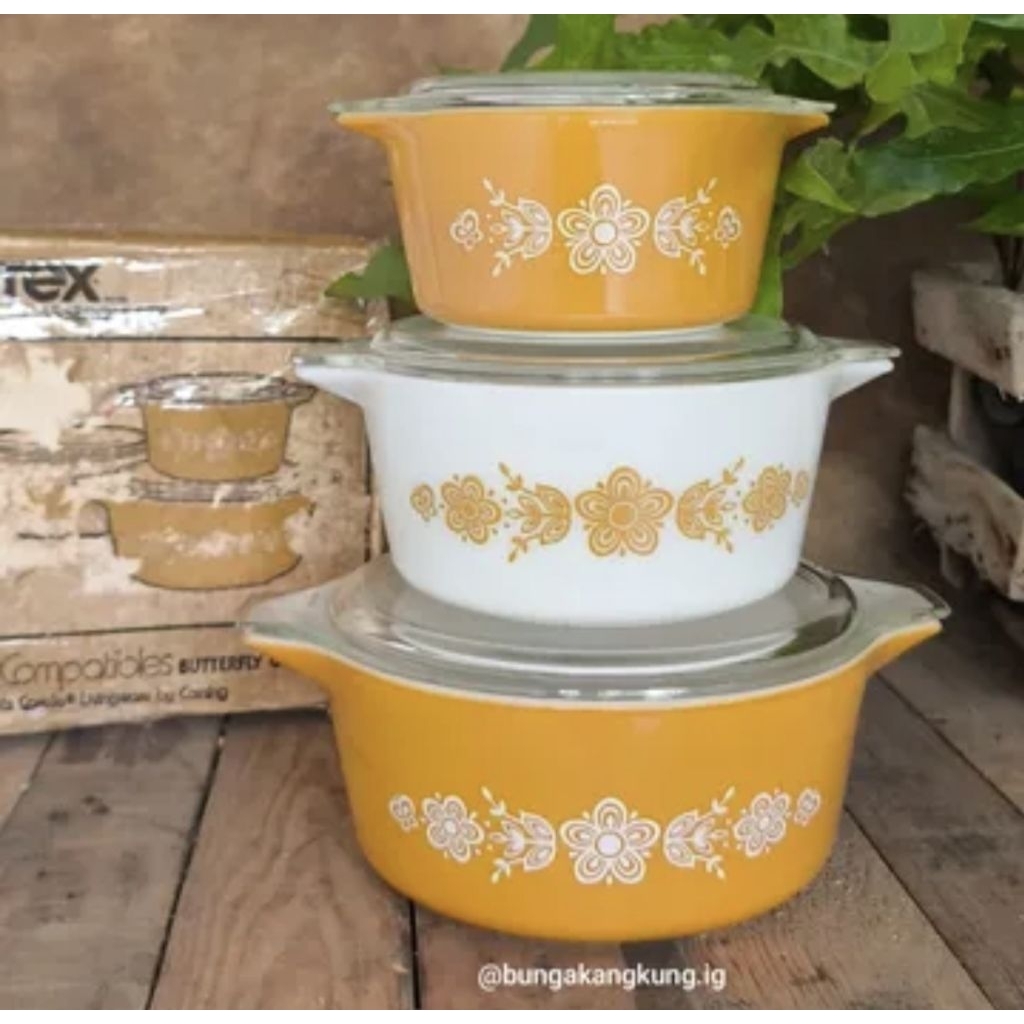 Casserole Pyrex USA Butterfly gold NOS