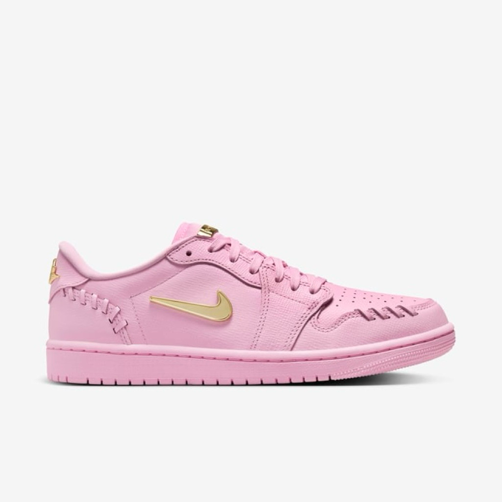 Sepatu Sneakers Wanita Nike Air Jordan 1  Mid Pink Resign