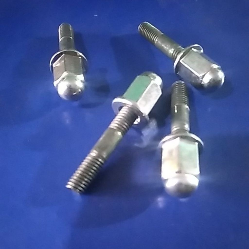 BAUT TANAM   KENALPOT BEAT SET AMA MUR UKURAN BAUT 10.  HARGA 1 PCS