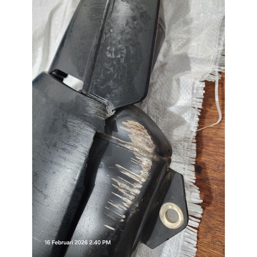 Knalpot Original Yamaha XMax New Kondisi Bekas dan ada yang penyok.