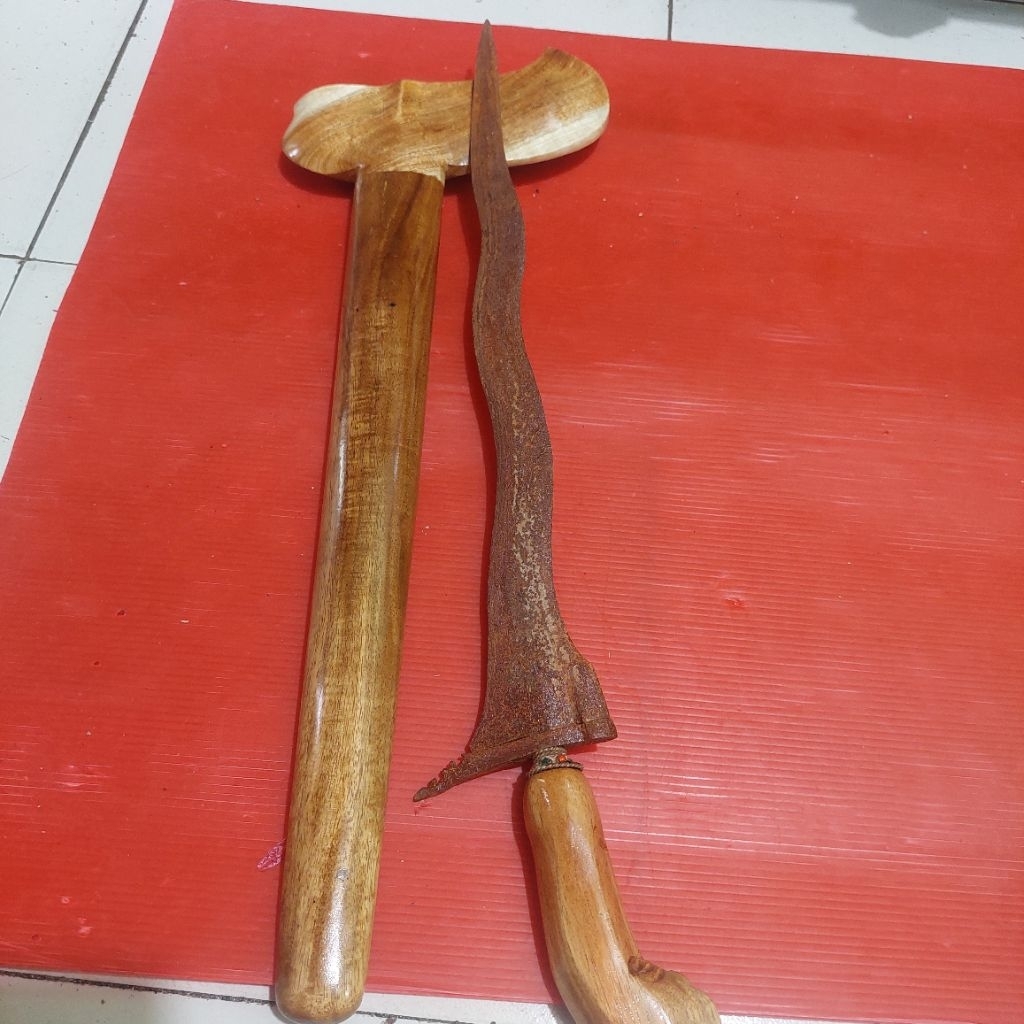keris pulanggeni sepuh komplit warangka