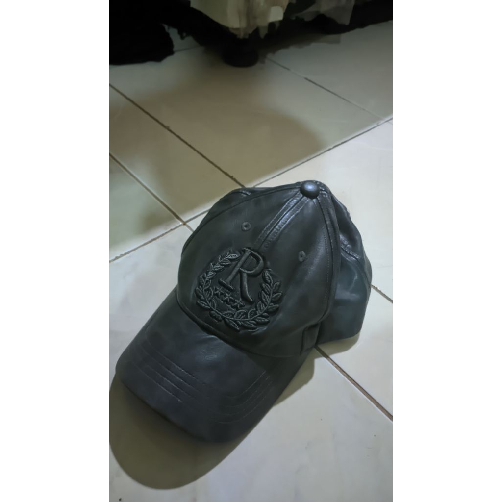 TOPI RUCAS GREY LEATHER CAP