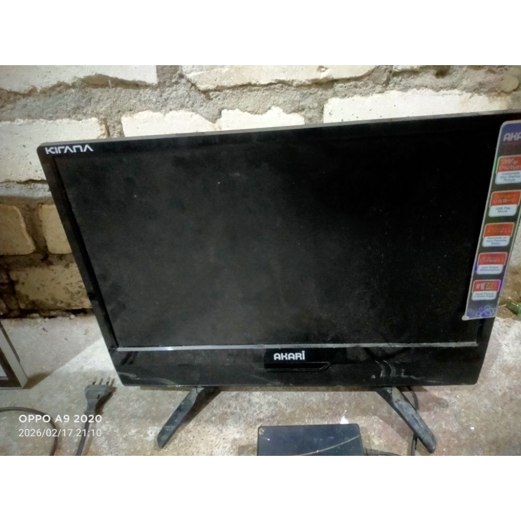 TV AKARI LE-20K88ID MATI TOTAL BAHAN