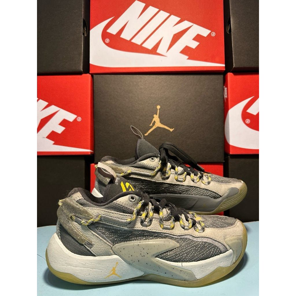 sepatu basket second