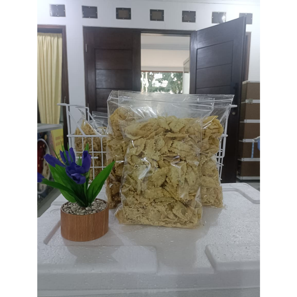 Keripik Bawang Seledri 250gr Kerupuk Bawang Seledri 250gr