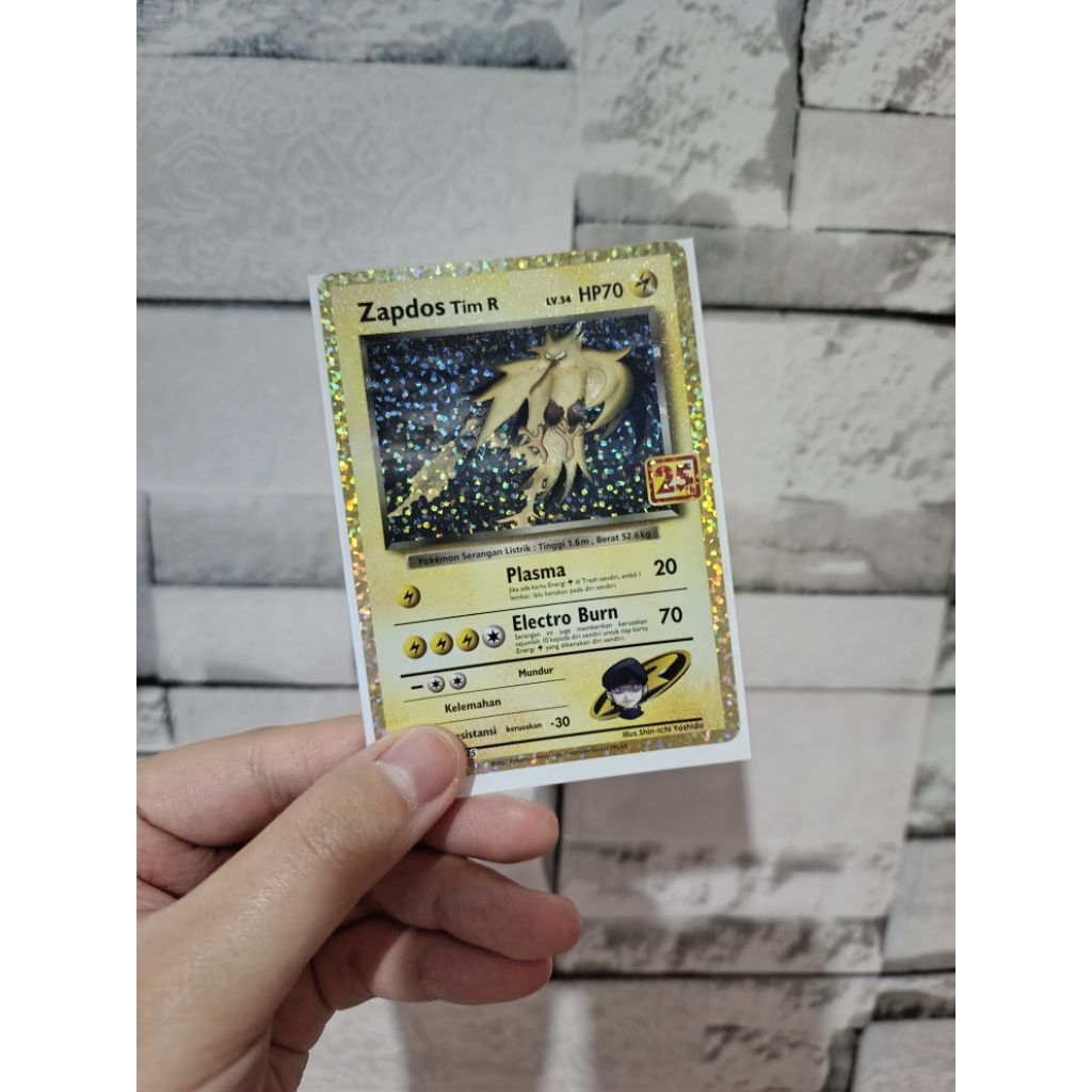 Single Card Rocket's Zapdos ID (25th Anniversary Pokemon)