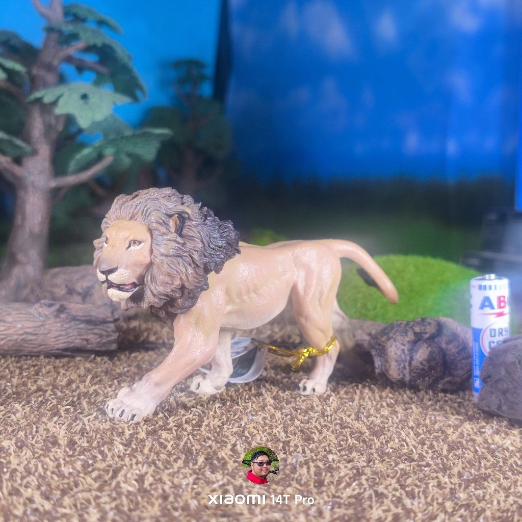 Papo running Lion figure