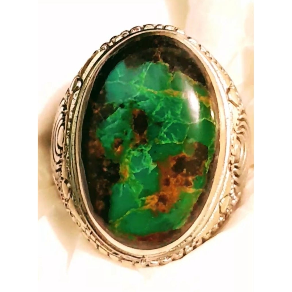 Pirus Persia lawasan hijau daun