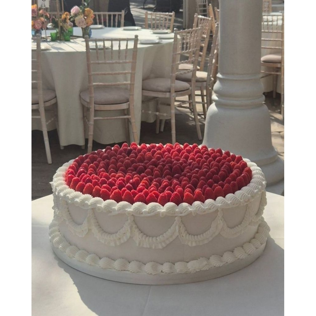 Callista Cake - Italian Wedding Cake / Cake Wedding Kekinian / Cake Wedding Modern