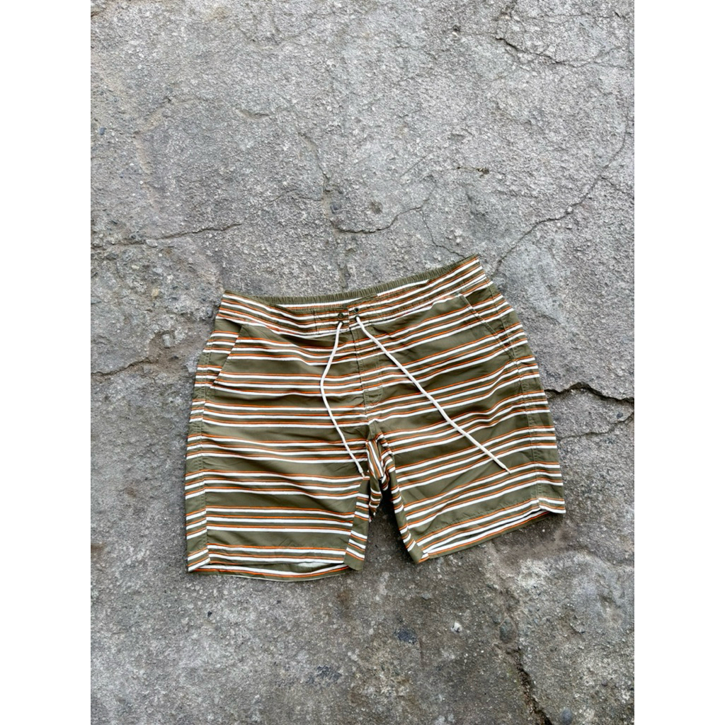 Celana Pendek Salur Uniqlo prasut