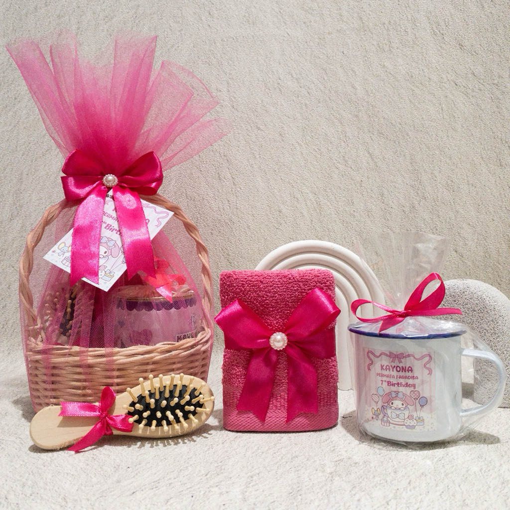 HAMPERS ULANG TAHUN | HAMPERS KERANJANG ROTAN | SOUVENIR ULANG TAHUN | SOUVENIR KELAHIRAN BAYI