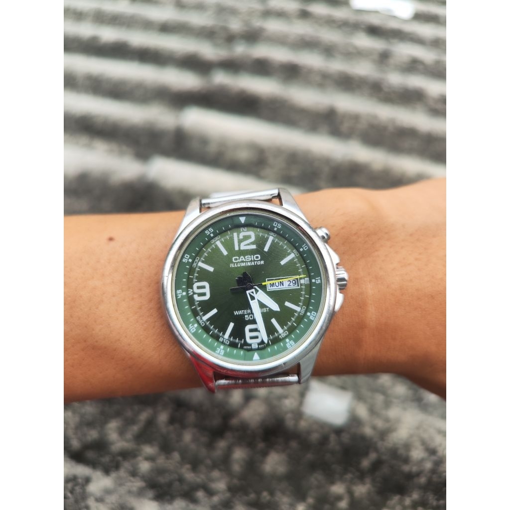 jam casio mtp e201 illuminator green
