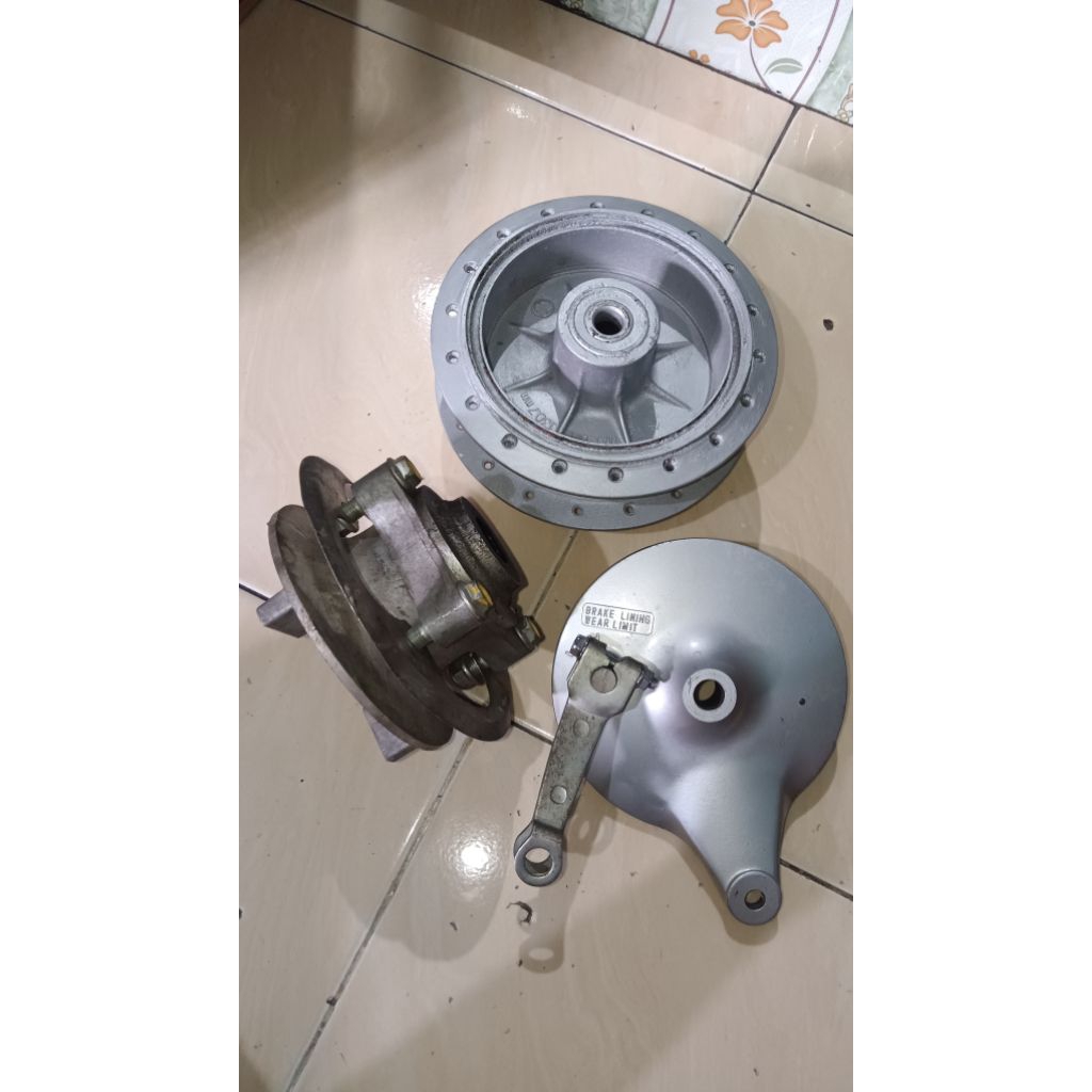 Tromol belakang set suzuki Thunder 250 cc ori