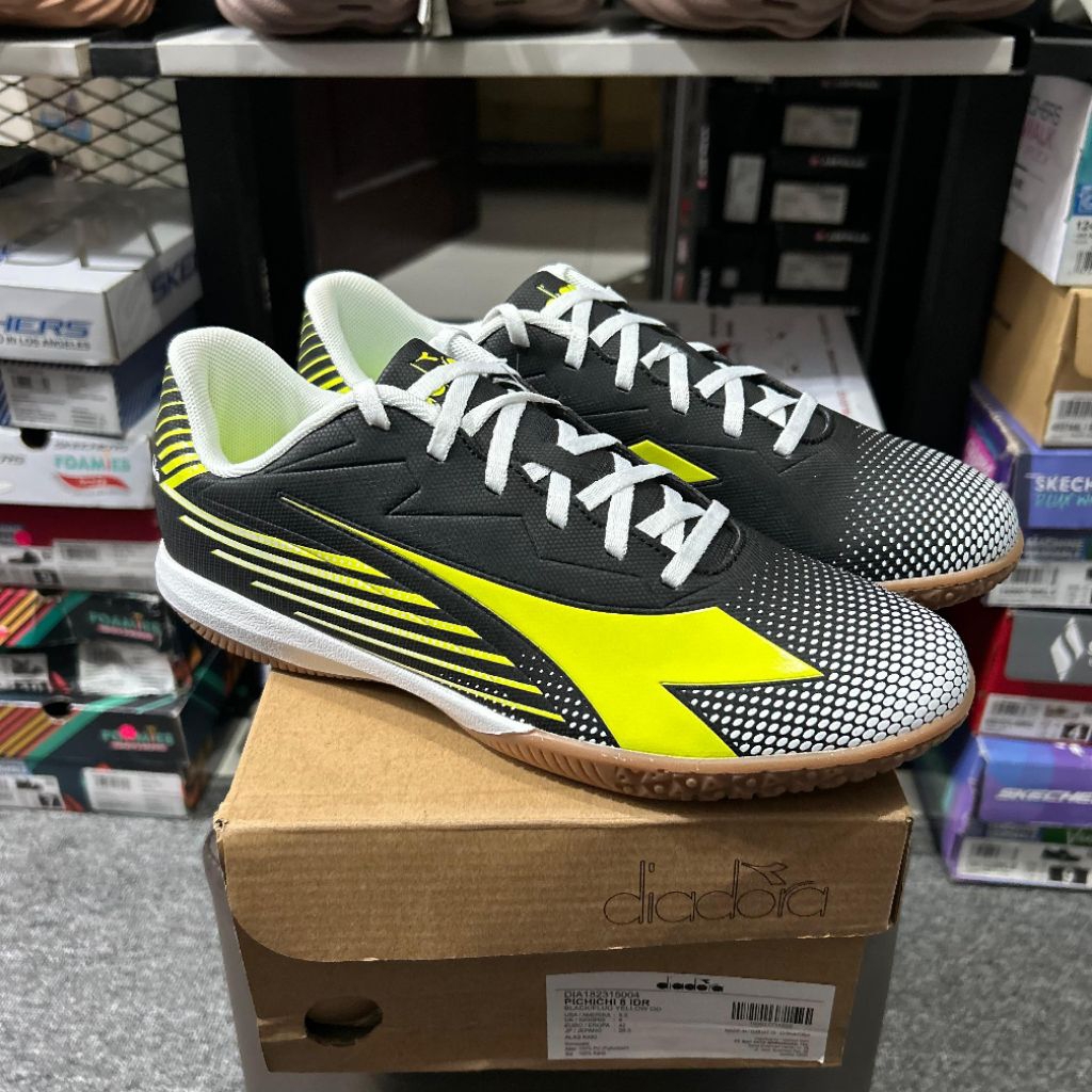 SEPATU FUTSAL PRIA DIADORA PICHICHI 8 IDR BLACK PLUO YELLOW