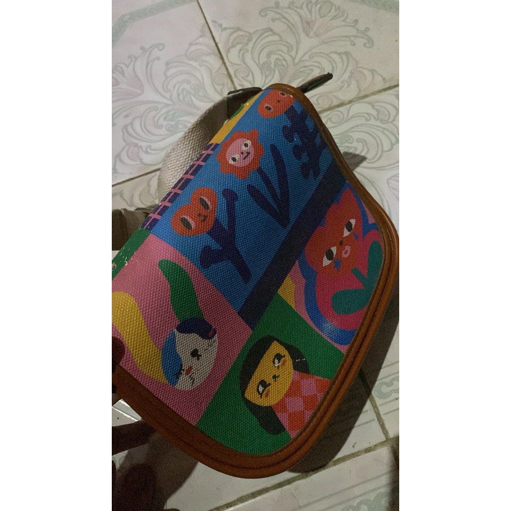 preloved tas hush puppies original store, berminuss ya butuh reparasi tapi kulitnya masi bagus dan d