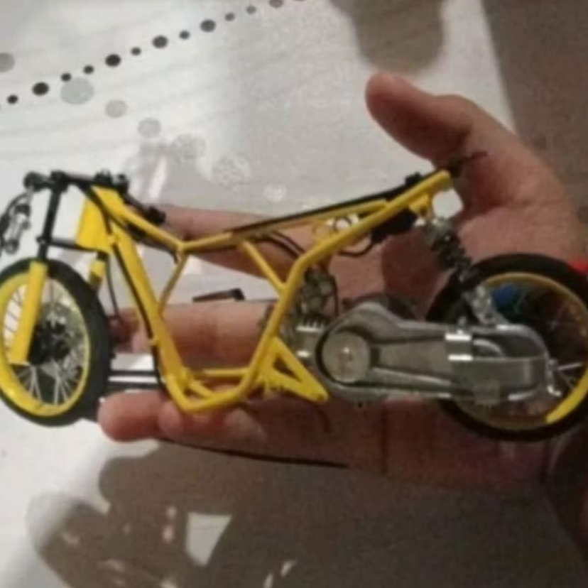 mainan diecast miniatur motor drag honda vario 125 kzr bisa di gas