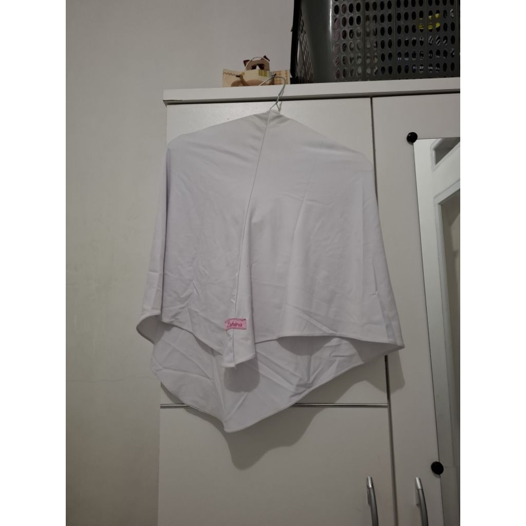 preloved bergo sekolah warna putih ukuran M