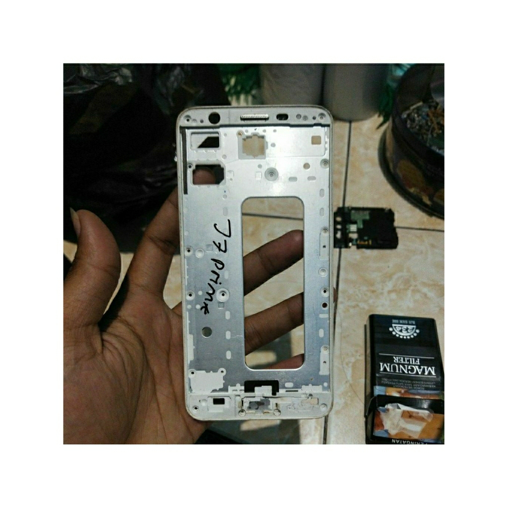 FRAME TATAKAN LCD TULANG TENGAH SAMSUNG GALAXY J7 PRIME KONDISI FISIK MASI LAYAK PAKAI ASLI COPOTAN 