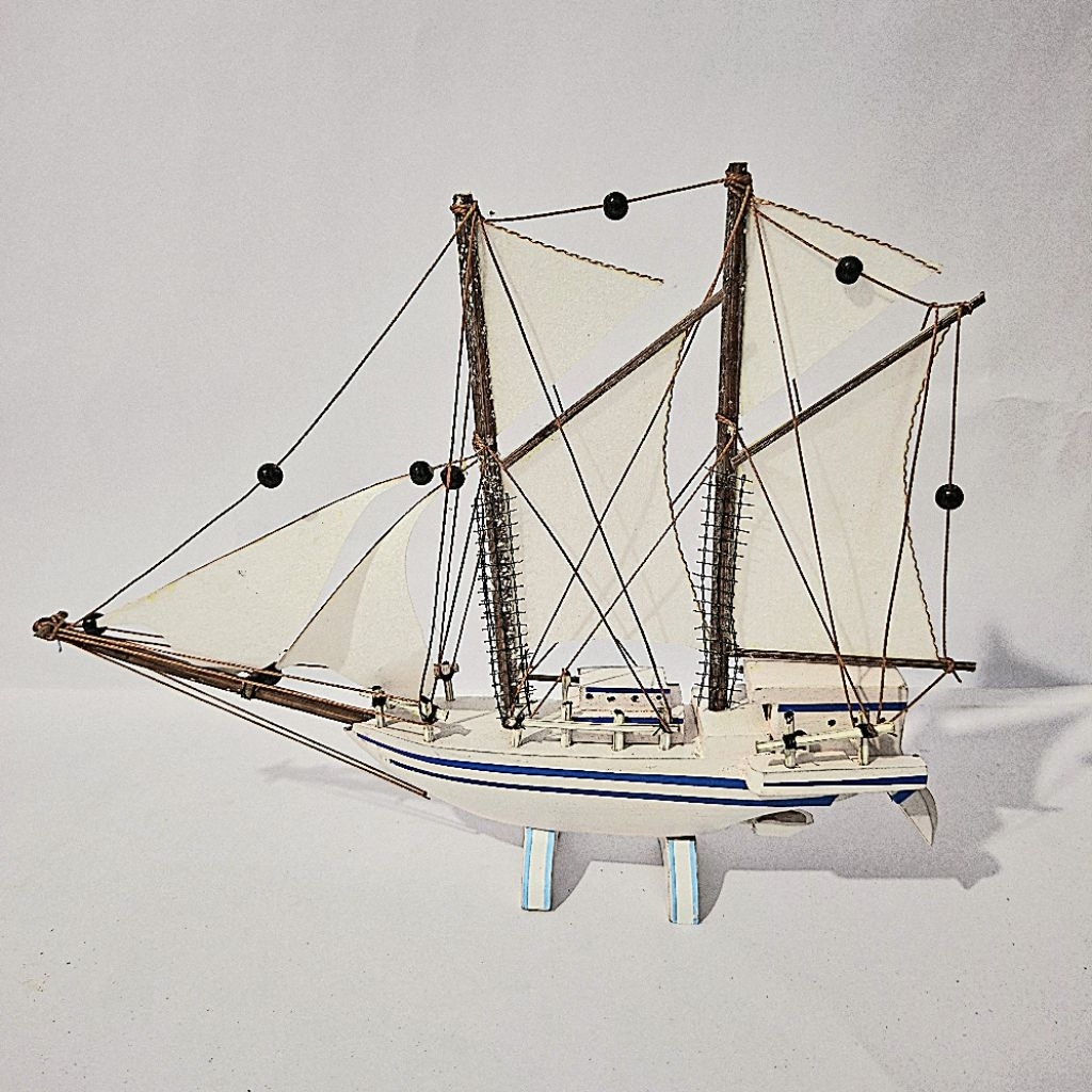 MINIATUR KAPAL LAYAR KAPAL PINISI