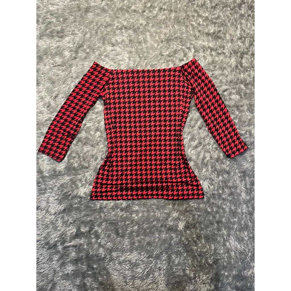 Red & Black Houndstooth Off-Shoulder Press Body Top (3/4 Sleeve) Preloved Secondhand Wanita