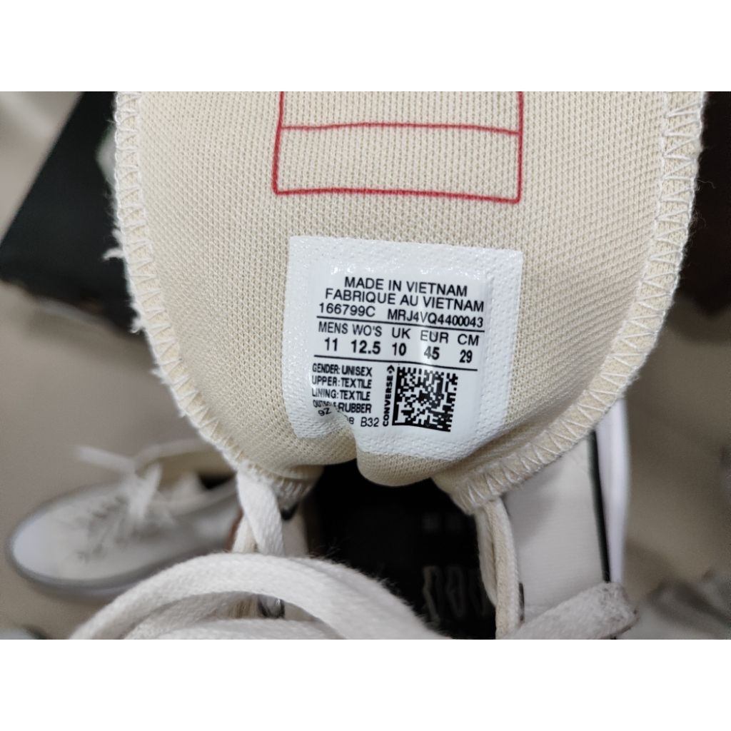 Sepatu cowok Converse putih