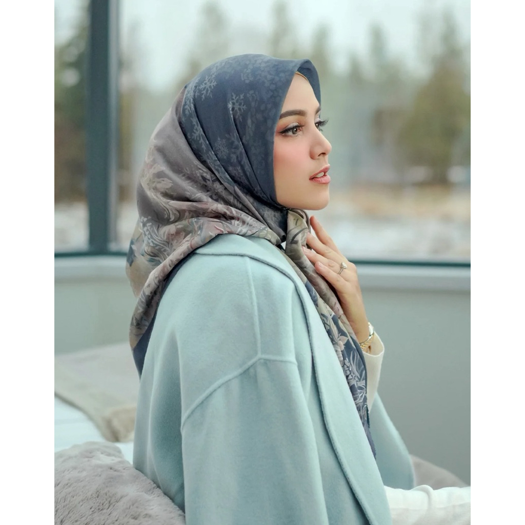 Buttonscarves Frozen Mirage Preloved