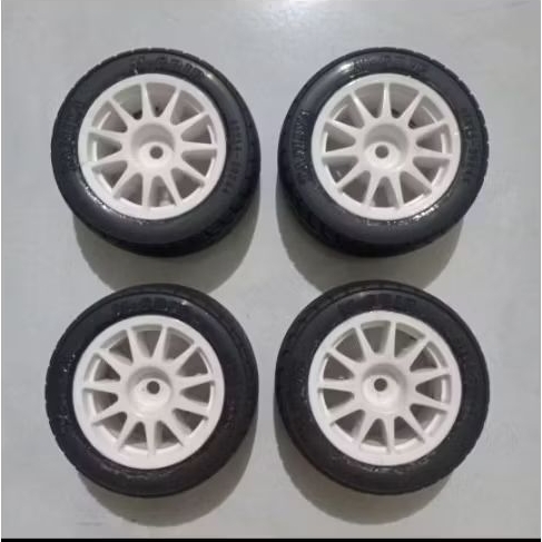 TAMIYA Wheel Set M-Chassis Ban M-Grip 50684 Velg Swift White Inner Hard RC Mini 1/10 Cocok Untuk Tra