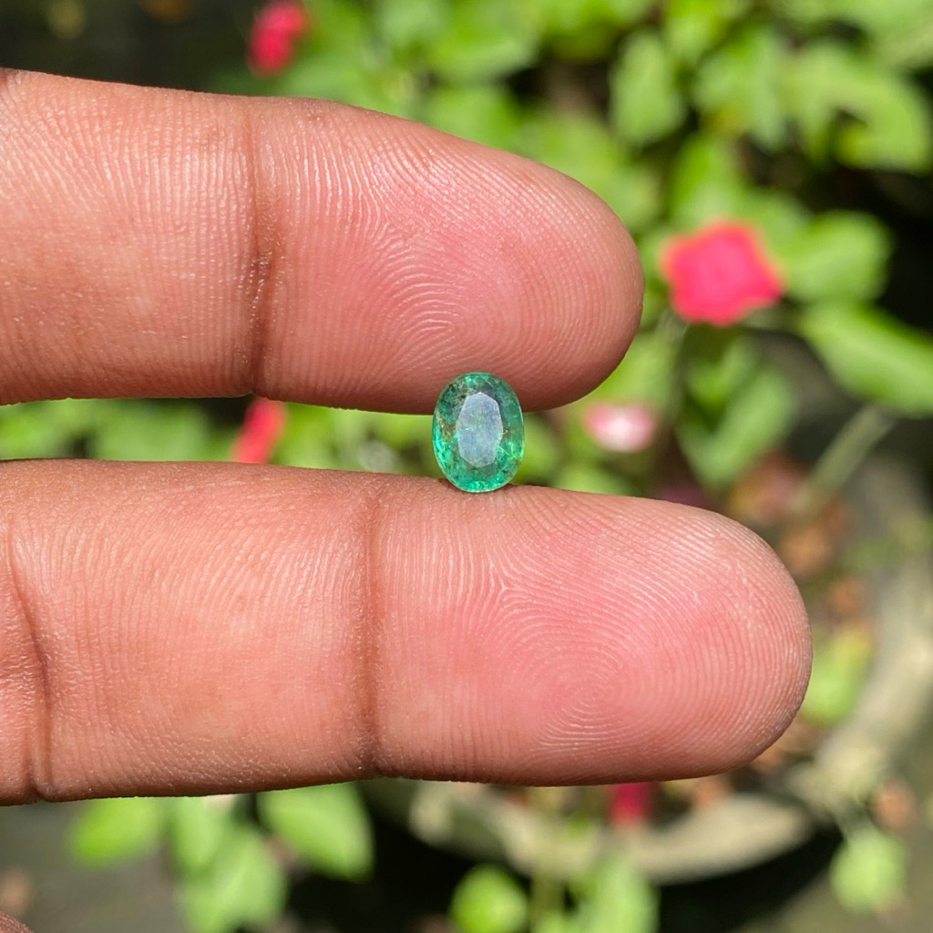 Natural emerald beryl batu permata zamrud  batu jamrud ukuran kecil dim 7x5.5x3