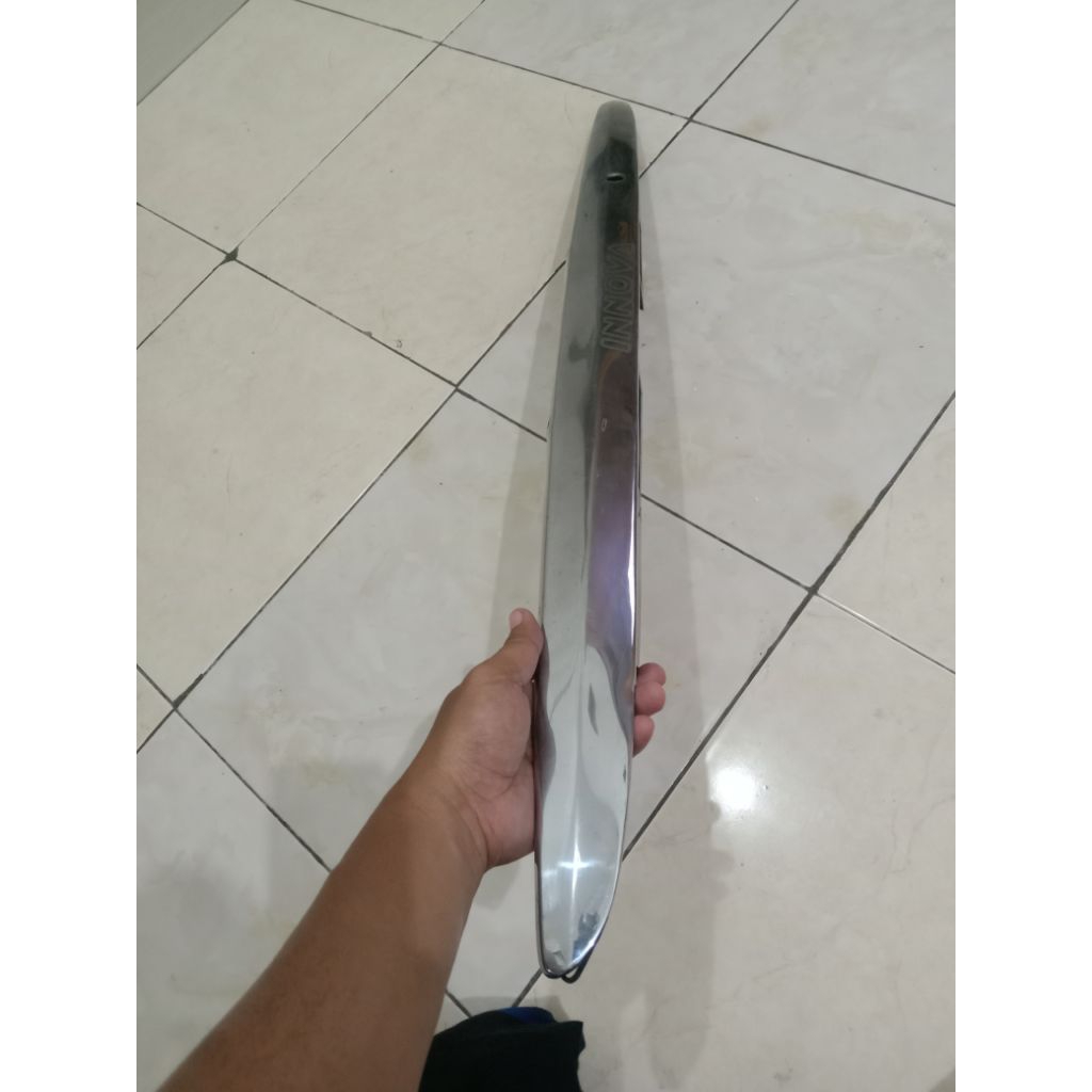 Trunklid Innova lama Crom original