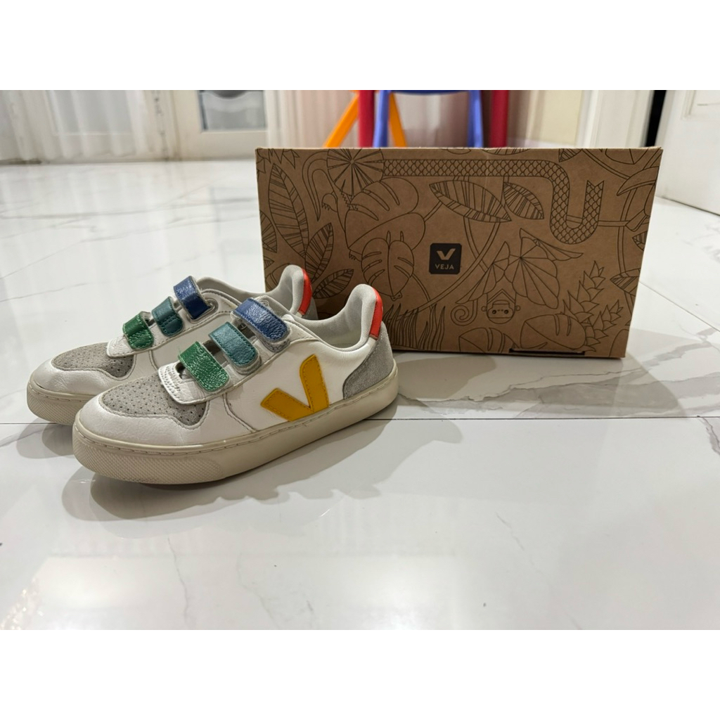 SEPATU VEJA KIDS UNISEX SIZE EUR 31 / US 13.5 / UK 13 / JPN 19 / INSOLE 19,3 cm