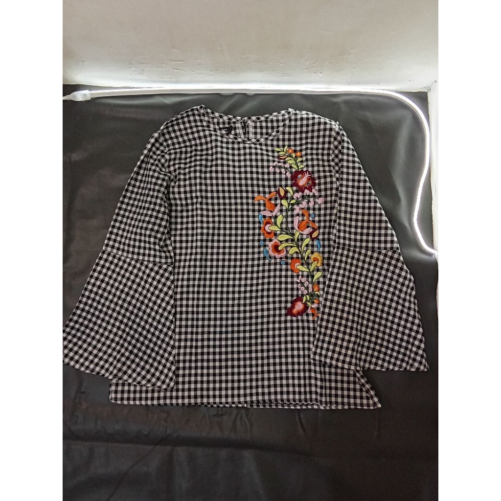 Kemeja Kota Hitam Putih | Bekas