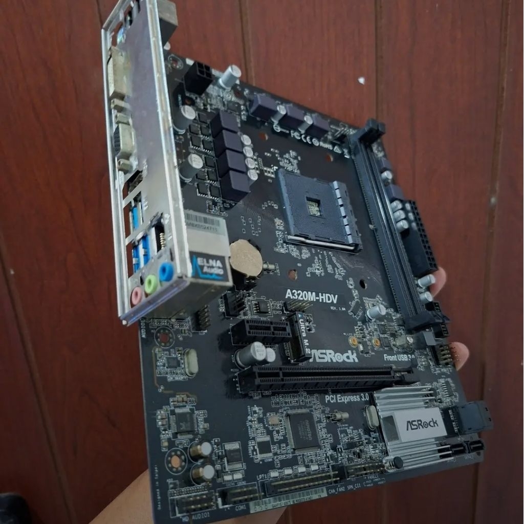 Paket Ryzen 3 3200G vs A320 AM4 AMD Gaming Radeon