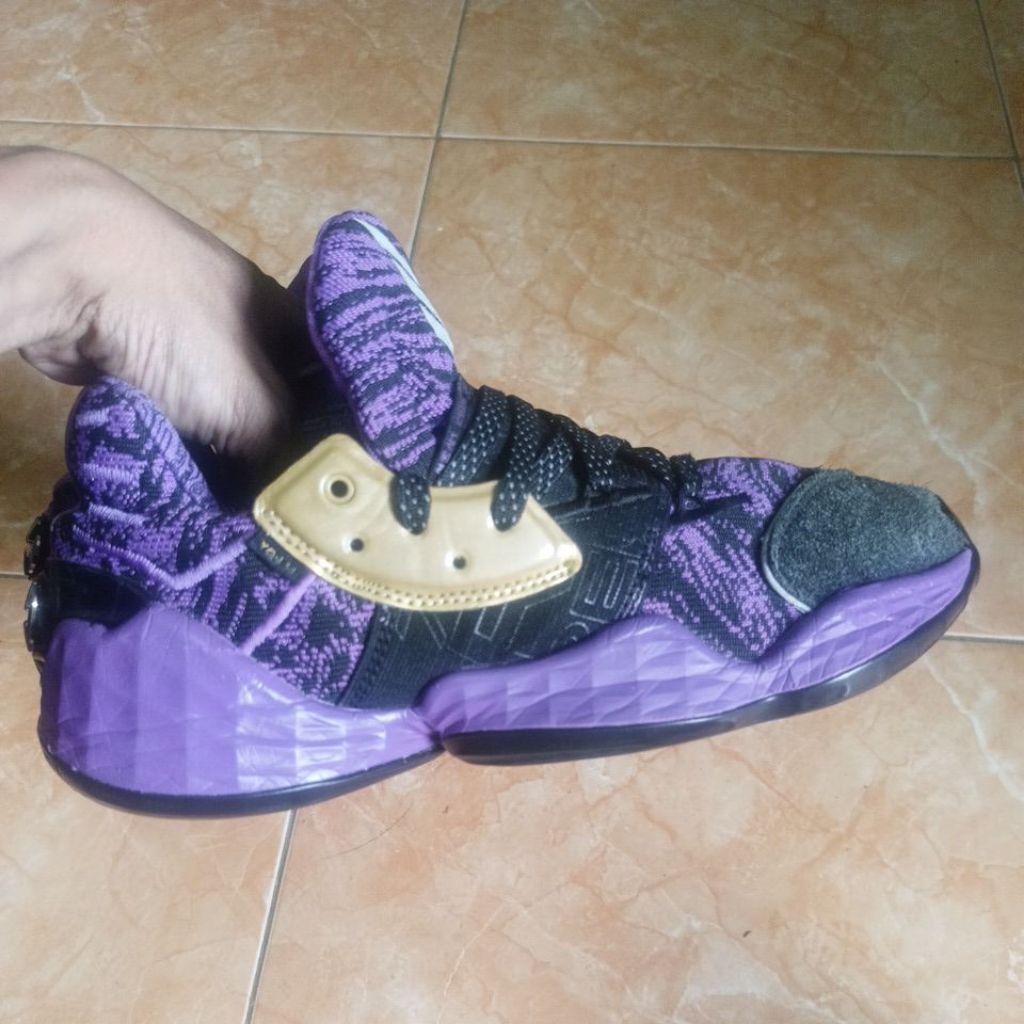 sepatu basket second