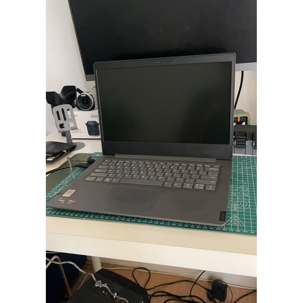 Laptop Lenovo V14-ADA