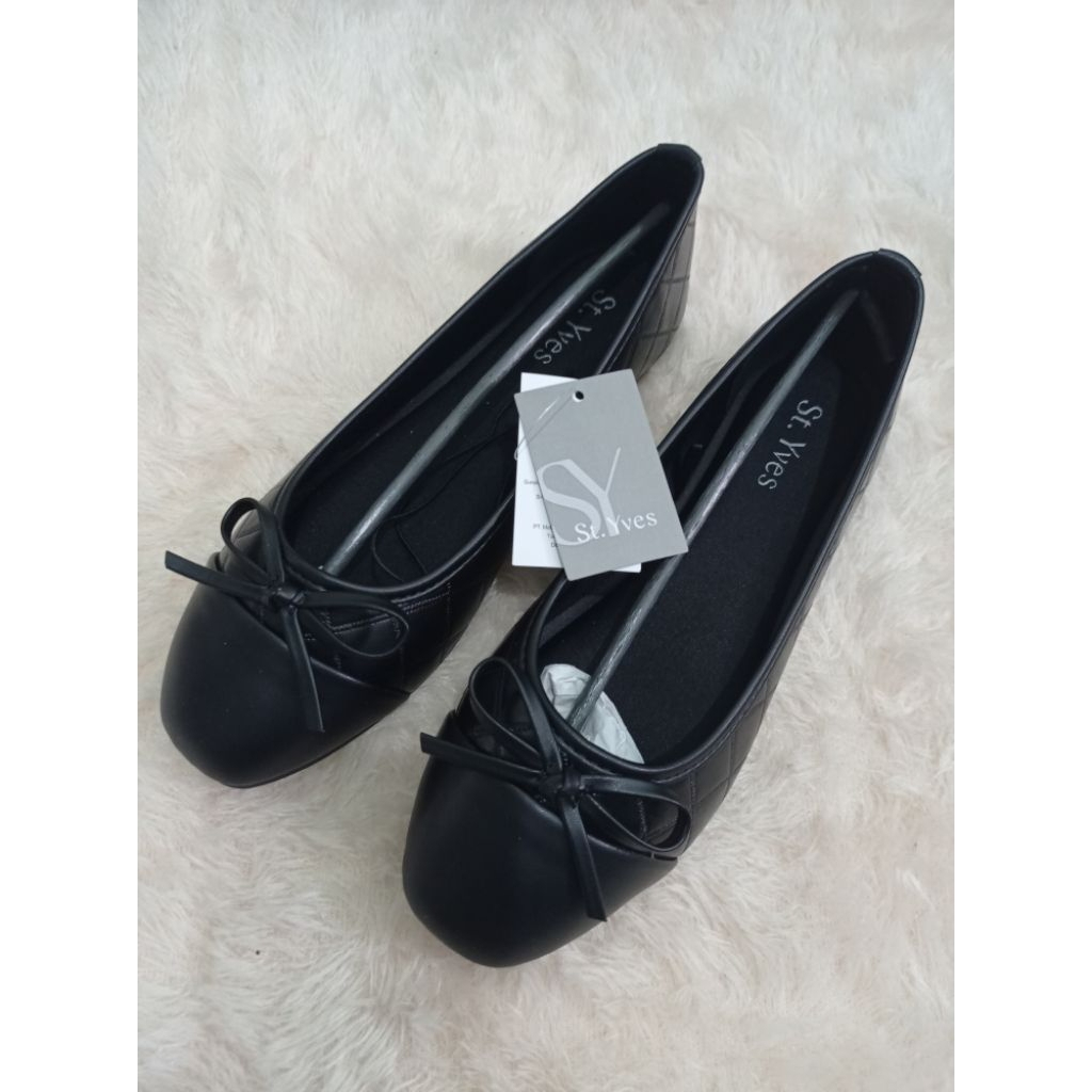 Flatshoes Hitam St. Yves size 37