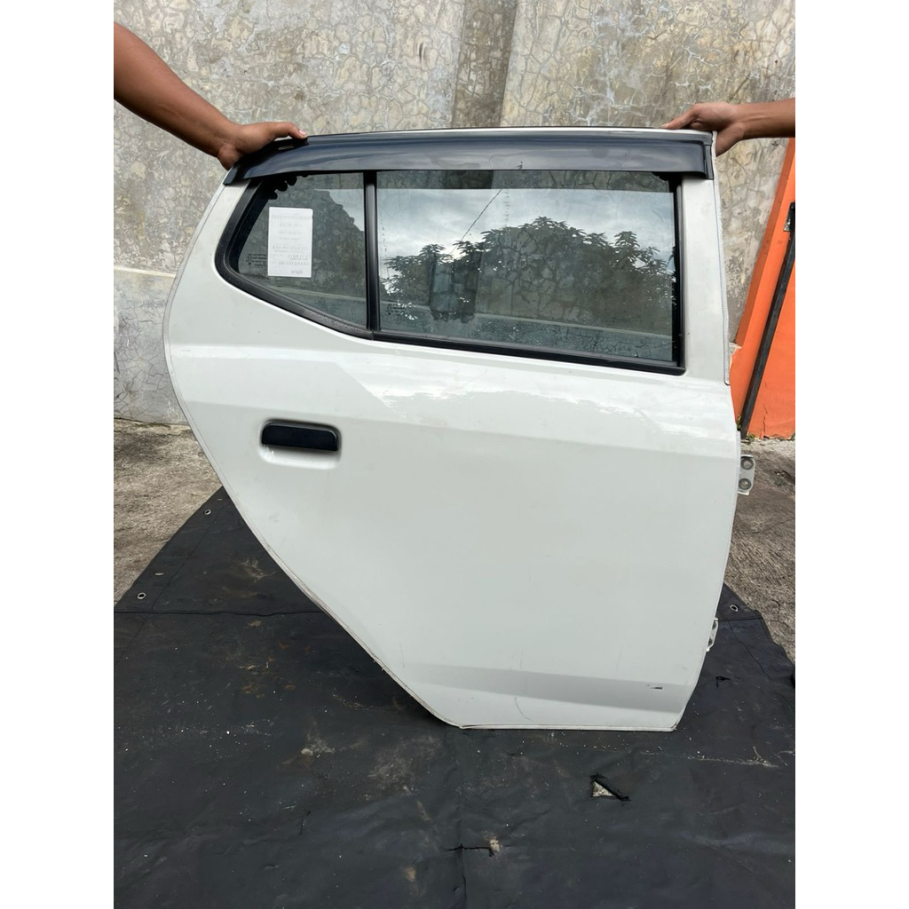 Pintu Ayla/Agya Belakang Kanan