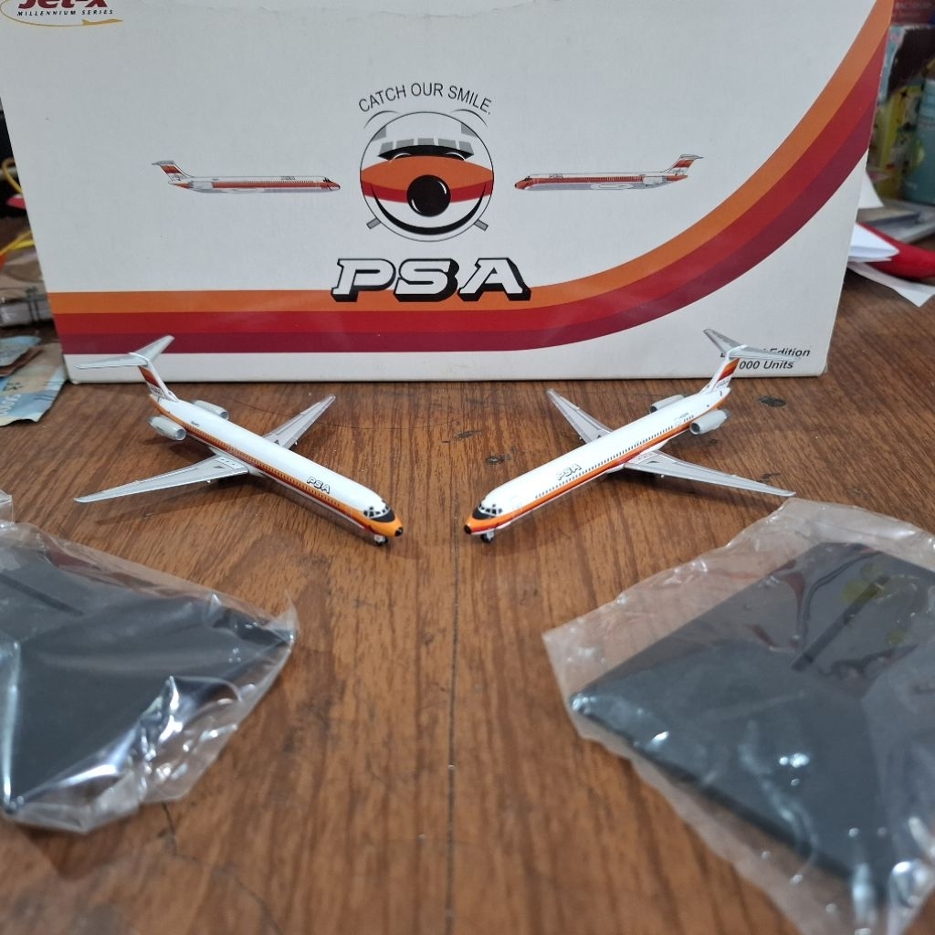 diecast pesawat Jet-X Pacific Southwest Airlines PSA McDonnel Douglas MD-80 1:400 Dragon Wings