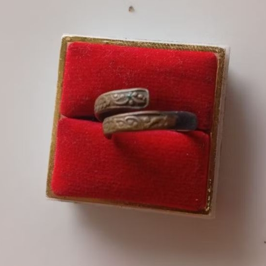 dua cincin temuan sungai