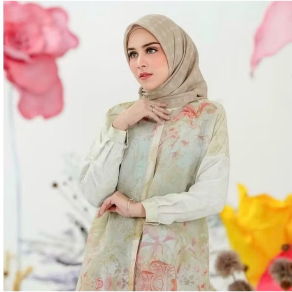 SALE Valvia Buttonscarves x Ria Miranda