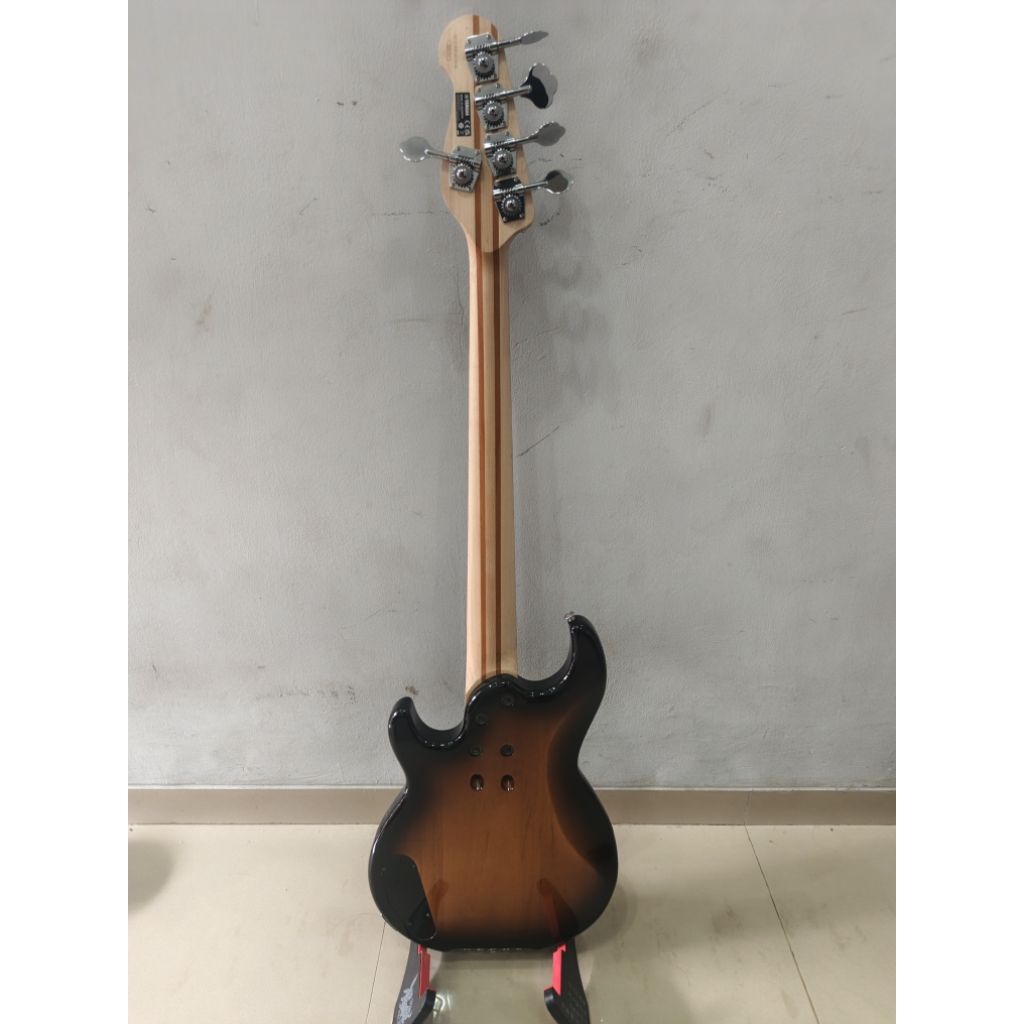 Bass Yamaha BB435
