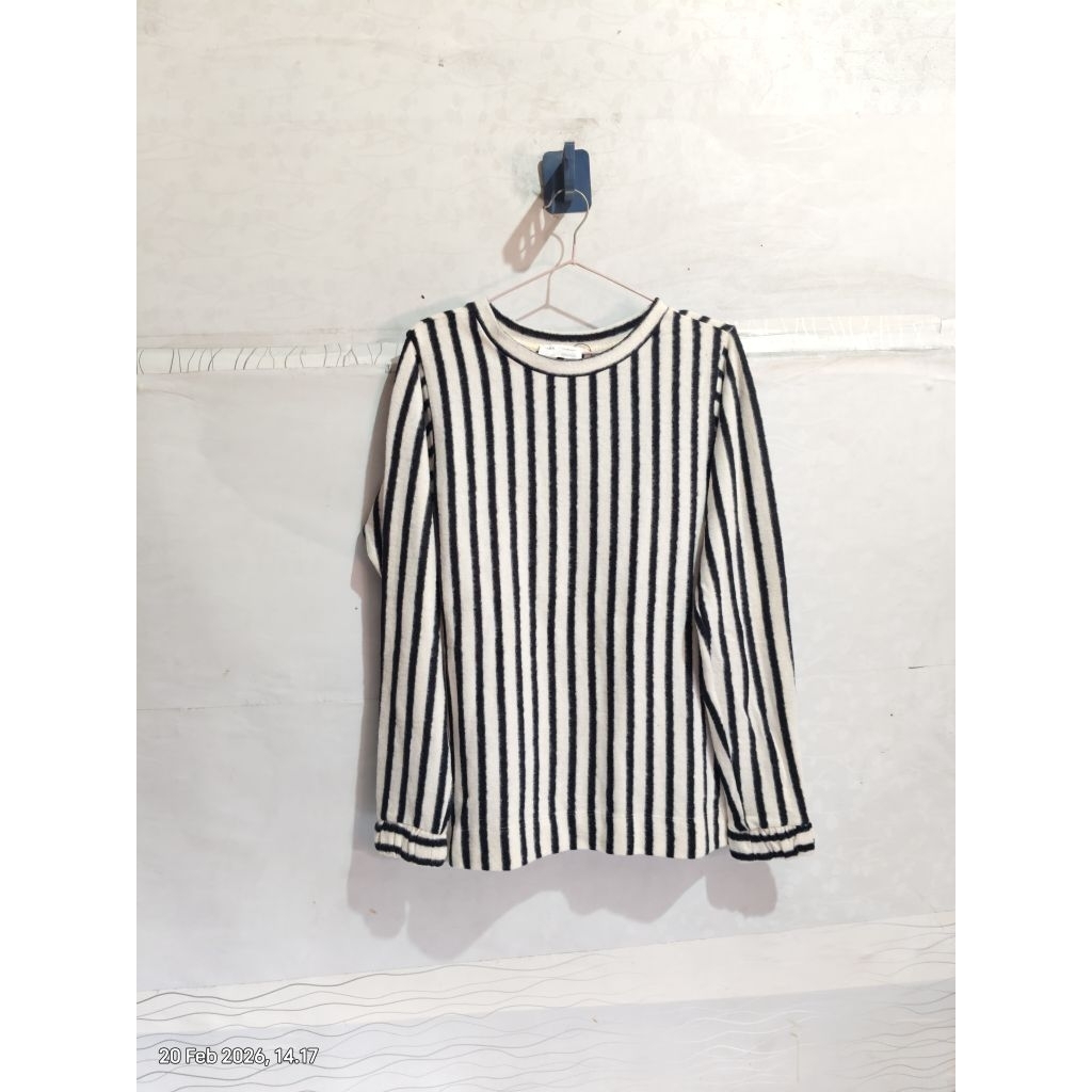 atasan wanita zara motif garis