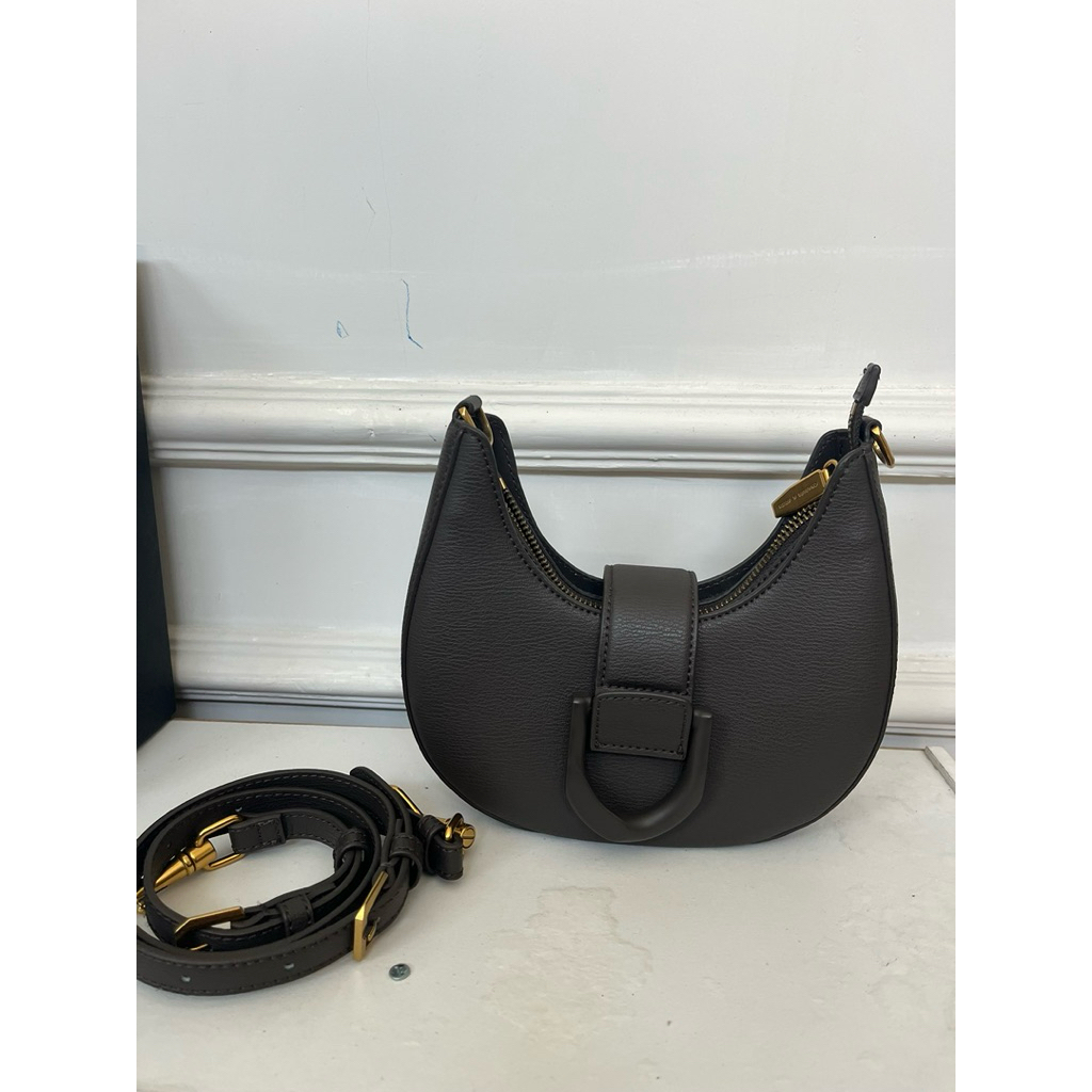 PRELOVED BAG CHARLES AND KEITH X ITZY