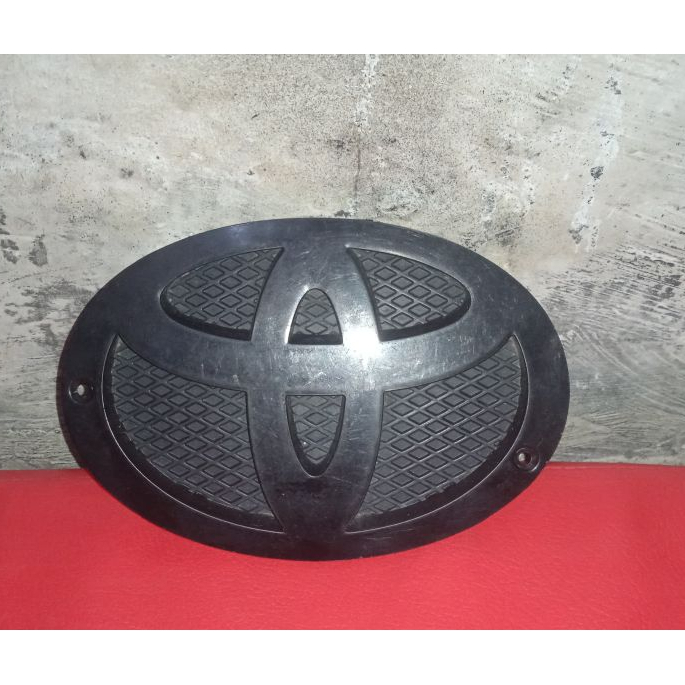 Logo grill depan Toyota vios hitam doff original