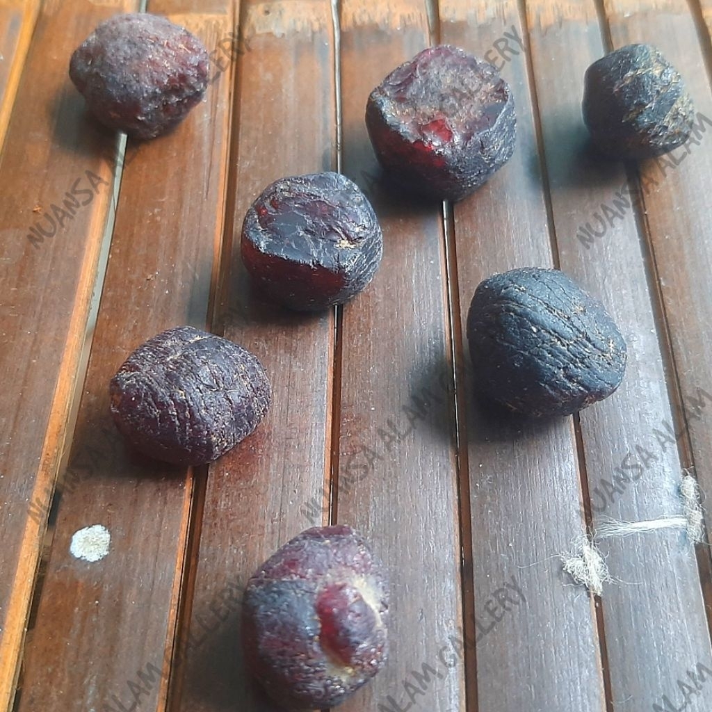 Batu Permata Merah Delima Nusantara Meteor Cyclops Papua Alami Natural Garnet Bentuk Bongkahan Exclu